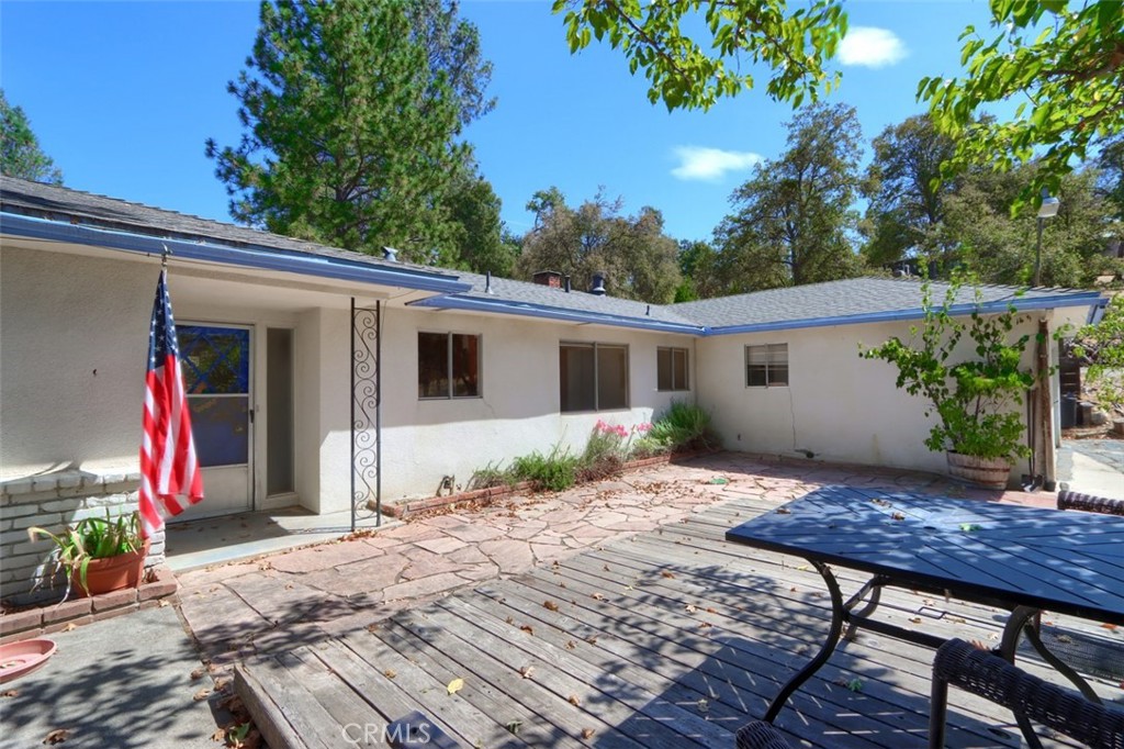 42912 E Country Club Dr, Oakhurst, CA 93644