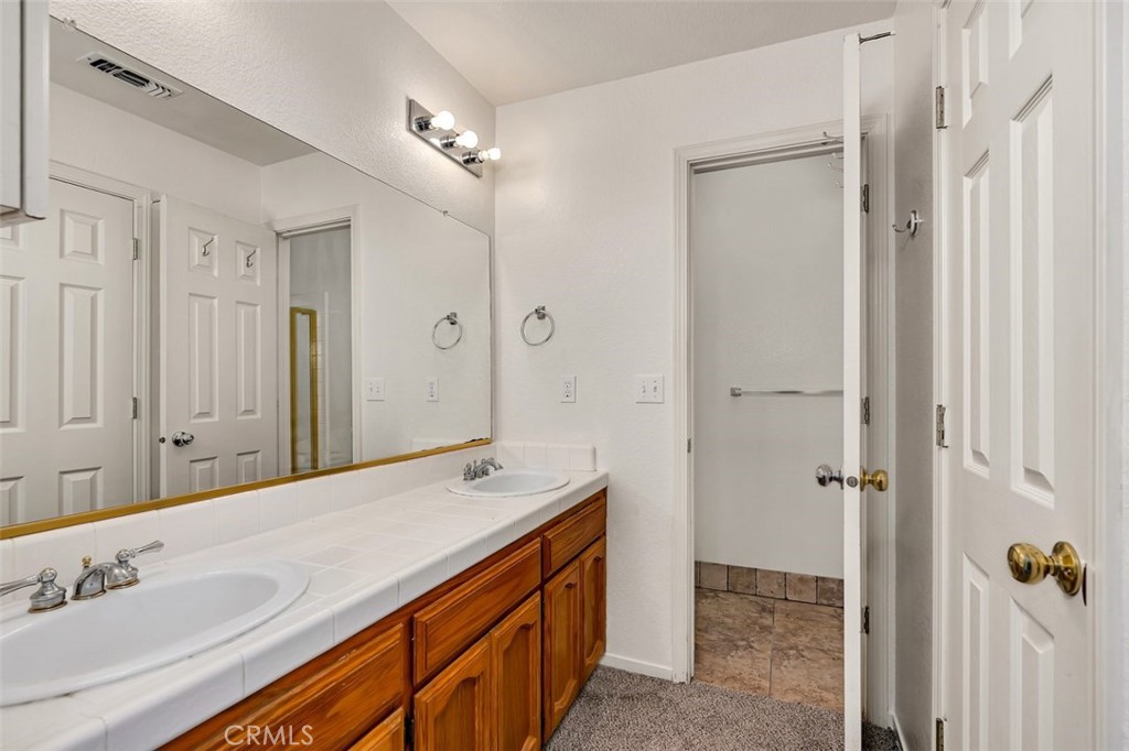 38475 Sierra Lakes Dr, Oakhurst, CA 93644