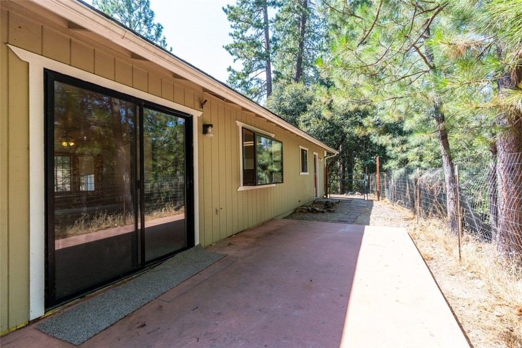 38475 Sierra Lakes Dr, Oakhurst, CA 93644