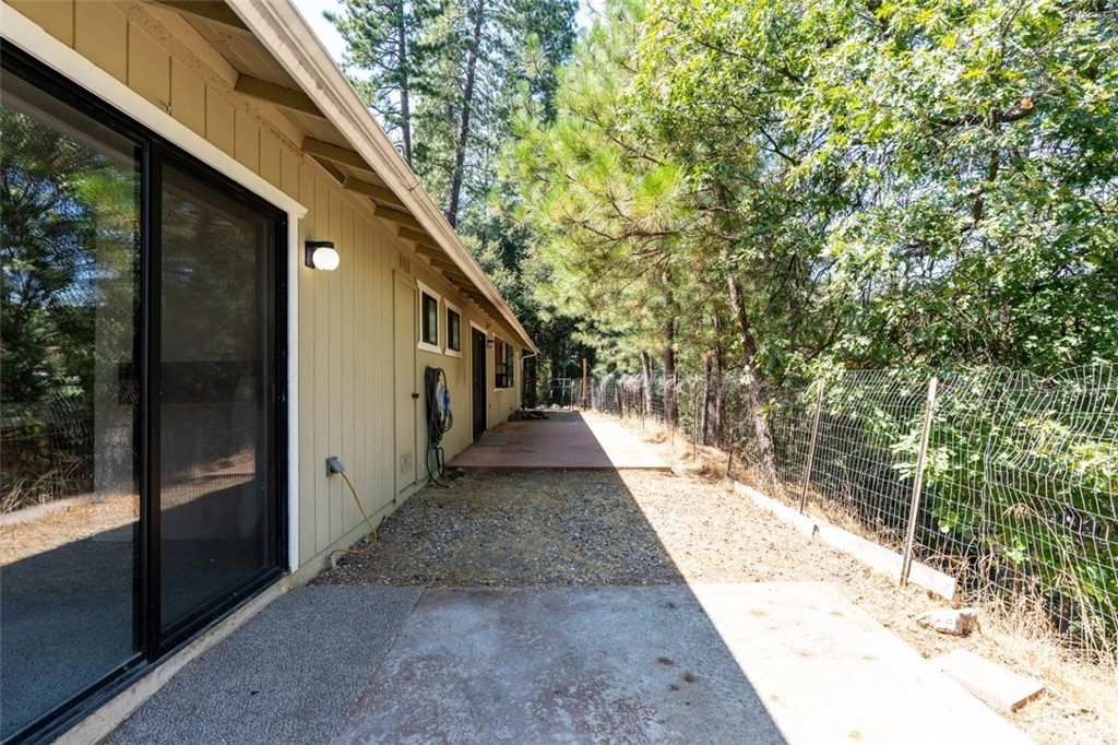 38475 Sierra Lakes Dr, Oakhurst, CA 93644