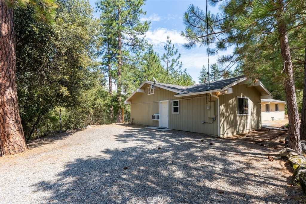 38475 Sierra Lakes Dr, Oakhurst, CA 93644