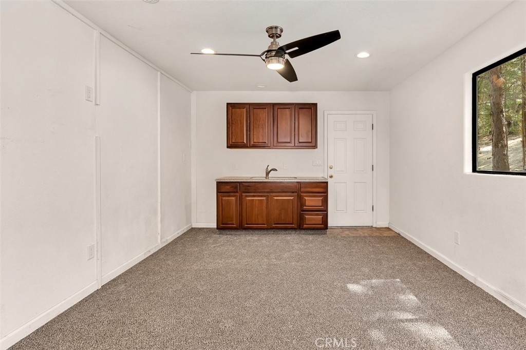 38475 Sierra Lakes Dr, Oakhurst, CA 93644