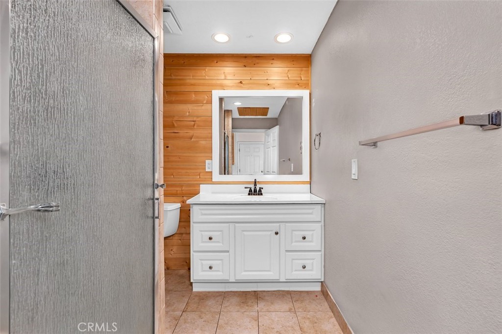 38475 Sierra Lakes Dr, Oakhurst, CA 93644