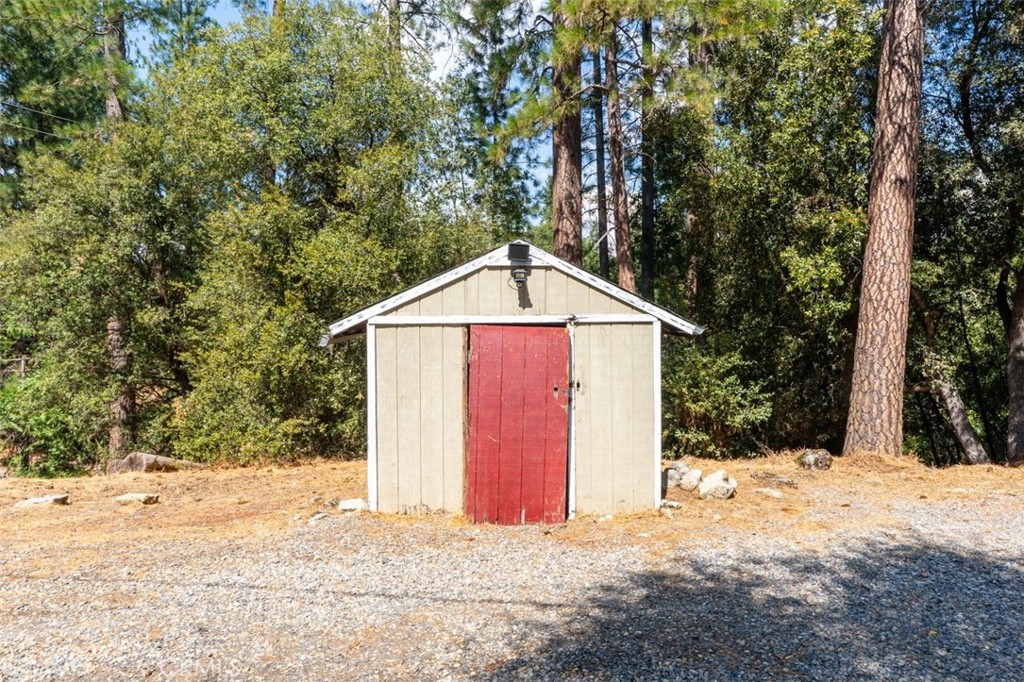 38475 Sierra Lakes Dr, Oakhurst, CA 93644