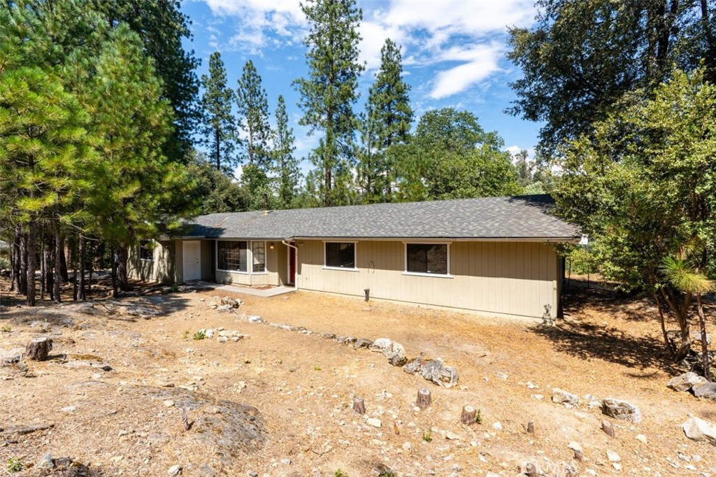 38475 Sierra Lakes Dr, Oakhurst, CA 93644
