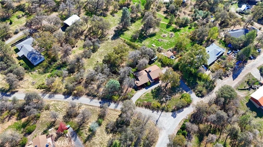 42896 E Country Club Dr, Oakhurst, CA 93644