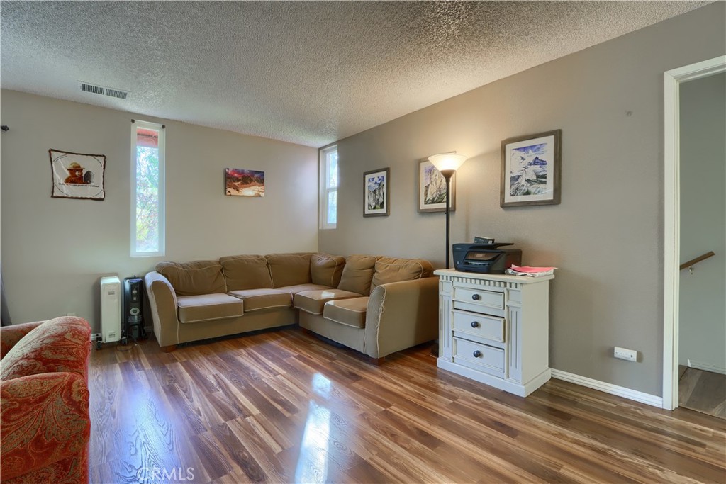 42896 E Country Club Dr, Oakhurst, CA 93644