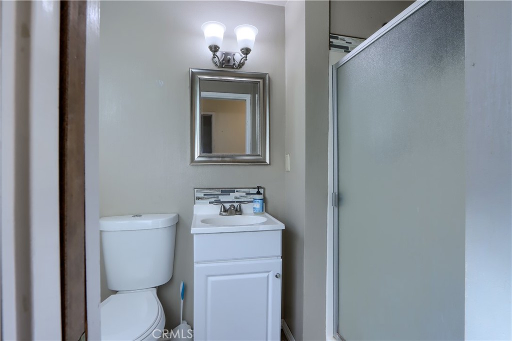 42896 E Country Club Dr, Oakhurst, CA 93644