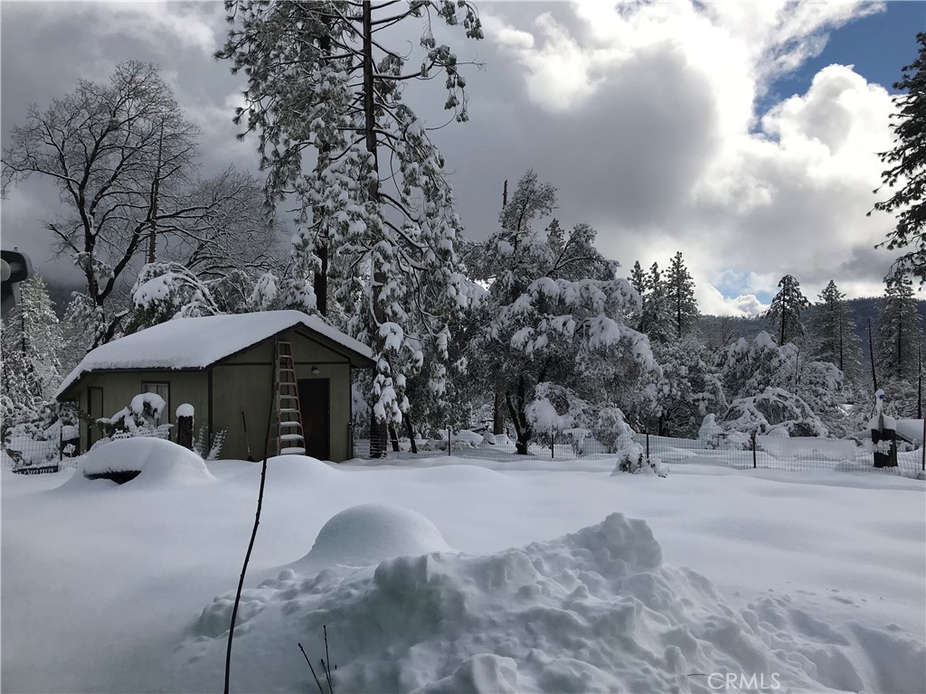 39468 Summit Dr, Oakhurst, CA 93644