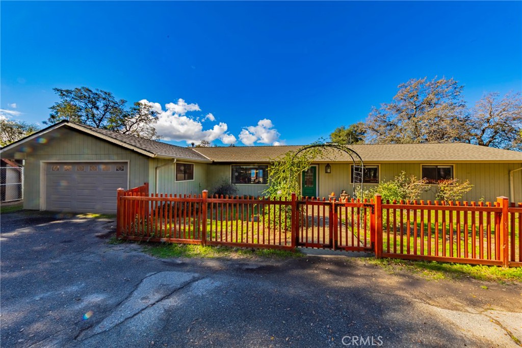 40733 N Big Oak Flat, Oakhurst, CA 93644