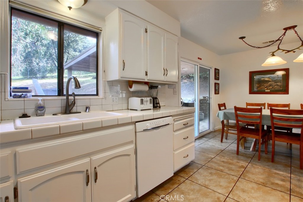 42583 Shady Ln, Oakhurst, CA 93644