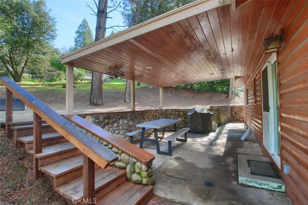 42583 Shady Ln, Oakhurst, CA 93644