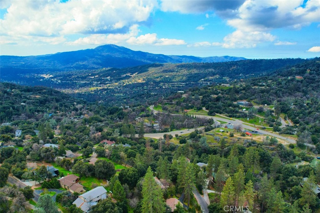 42583 Shady Ln, Oakhurst, CA 93644