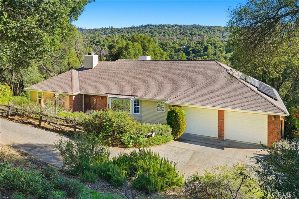 39309 Forest Park Ln, Oakhurst, CA 93644