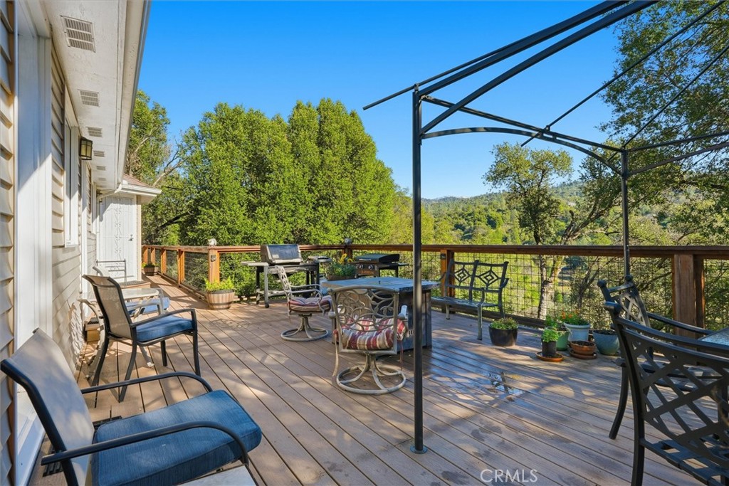 39309 Forest Park Ln, Oakhurst, CA 93644