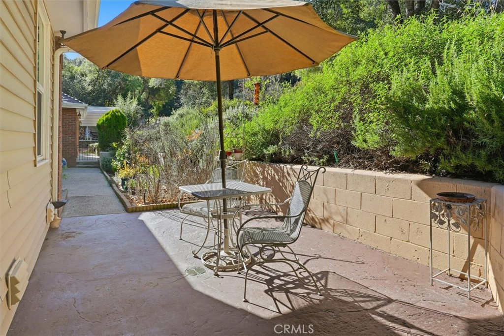 39309 Forest Park Ln, Oakhurst, CA 93644