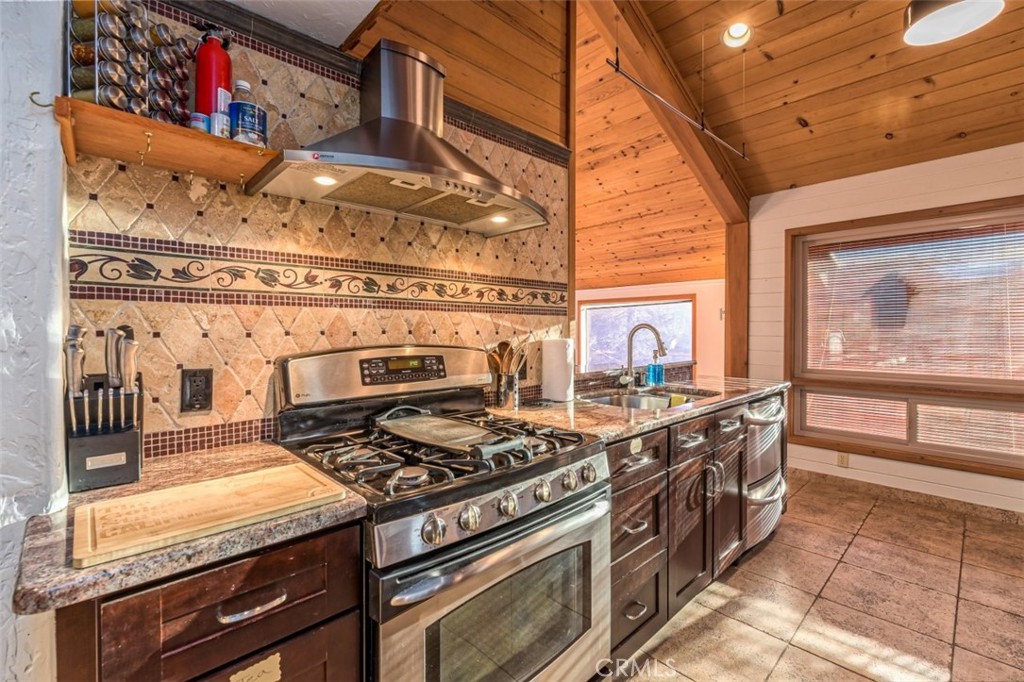 42203 Oak Ln, Oakhurst, CA 93644