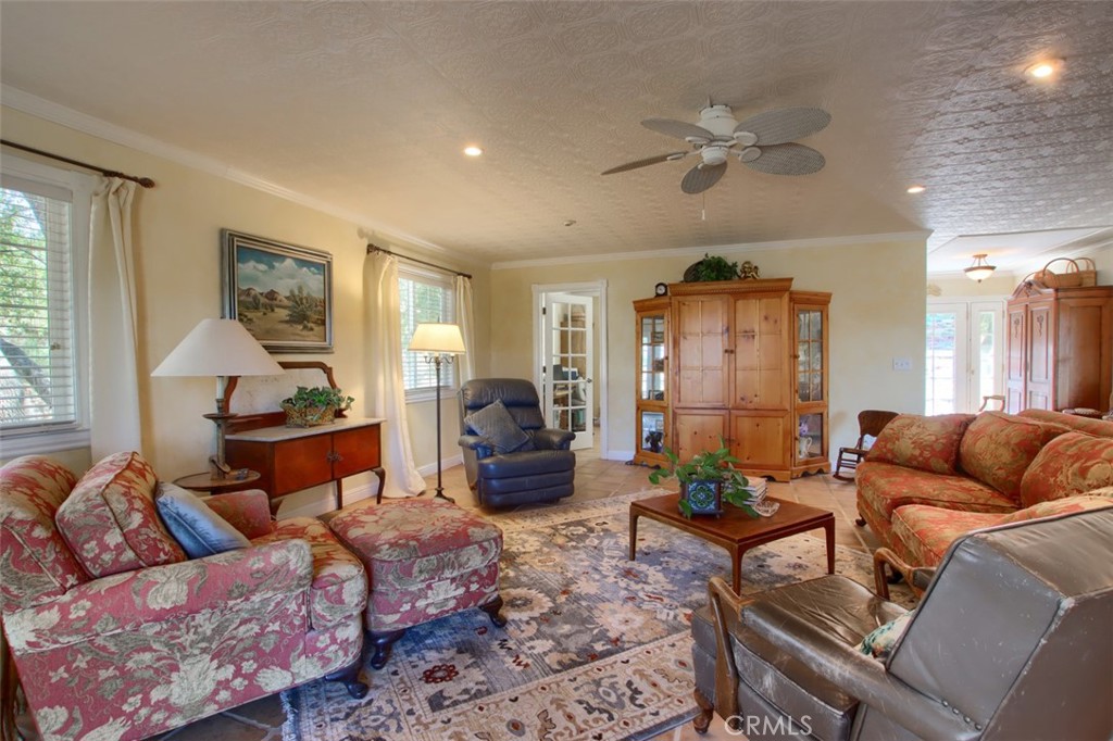 39406 John West Rd, Oakhurst, CA 93644