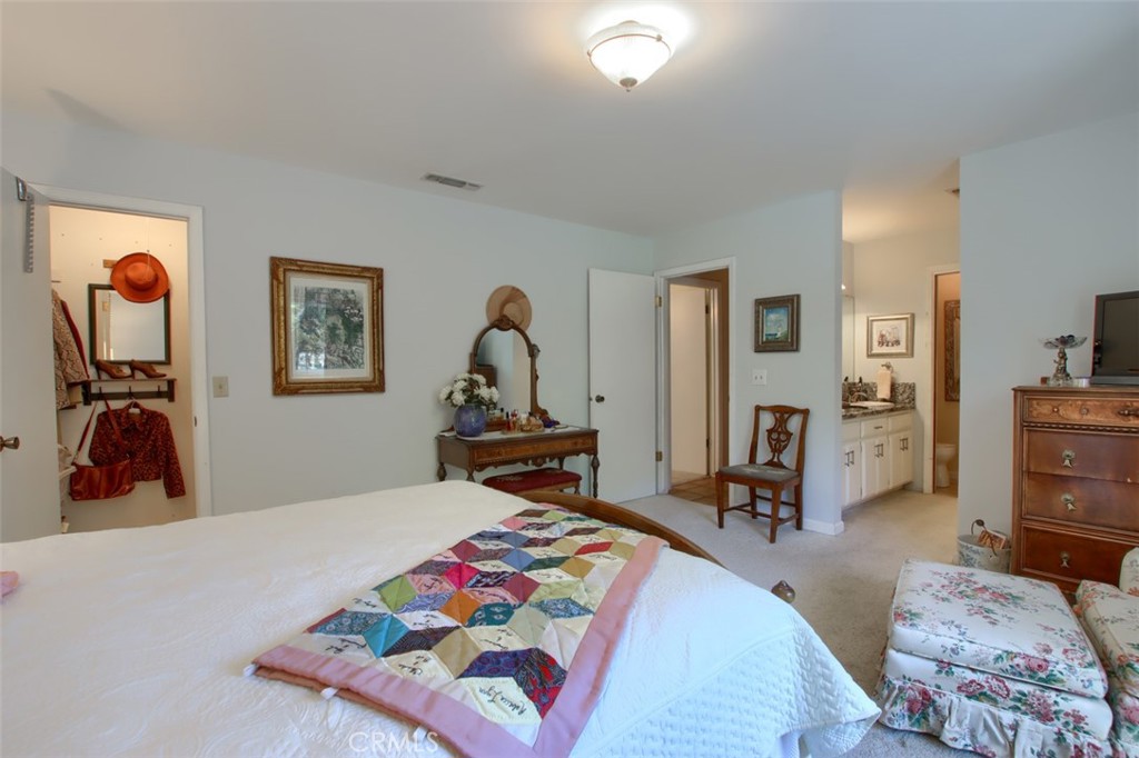 39406 John West Rd, Oakhurst, CA 93644