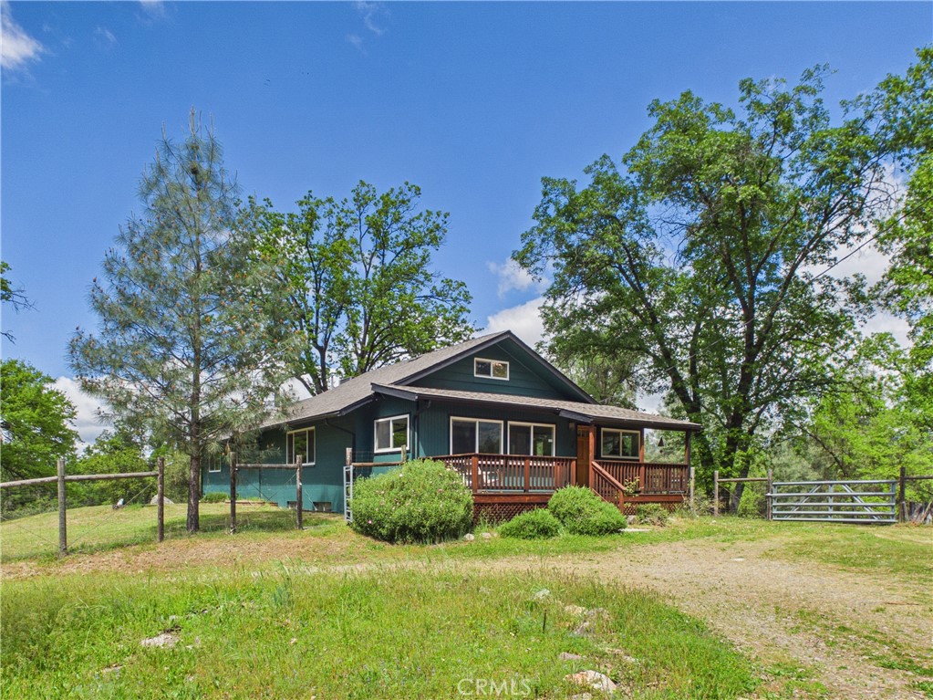 37777 China Creek Rd, Oakhurst, CA 93644