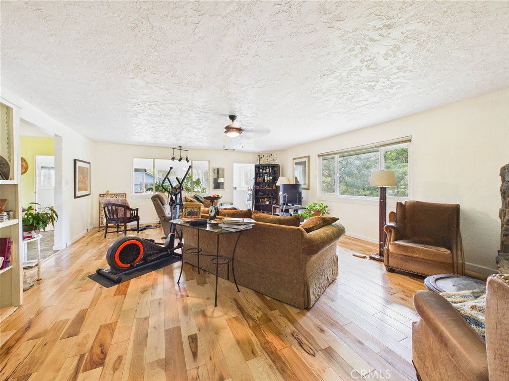 37777 China Creek Rd, Oakhurst, CA 93644