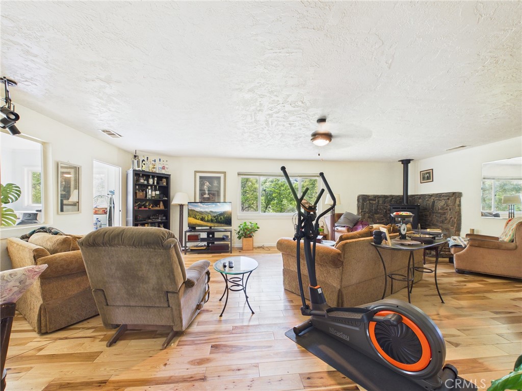 37777 China Creek Rd, Oakhurst, CA 93644