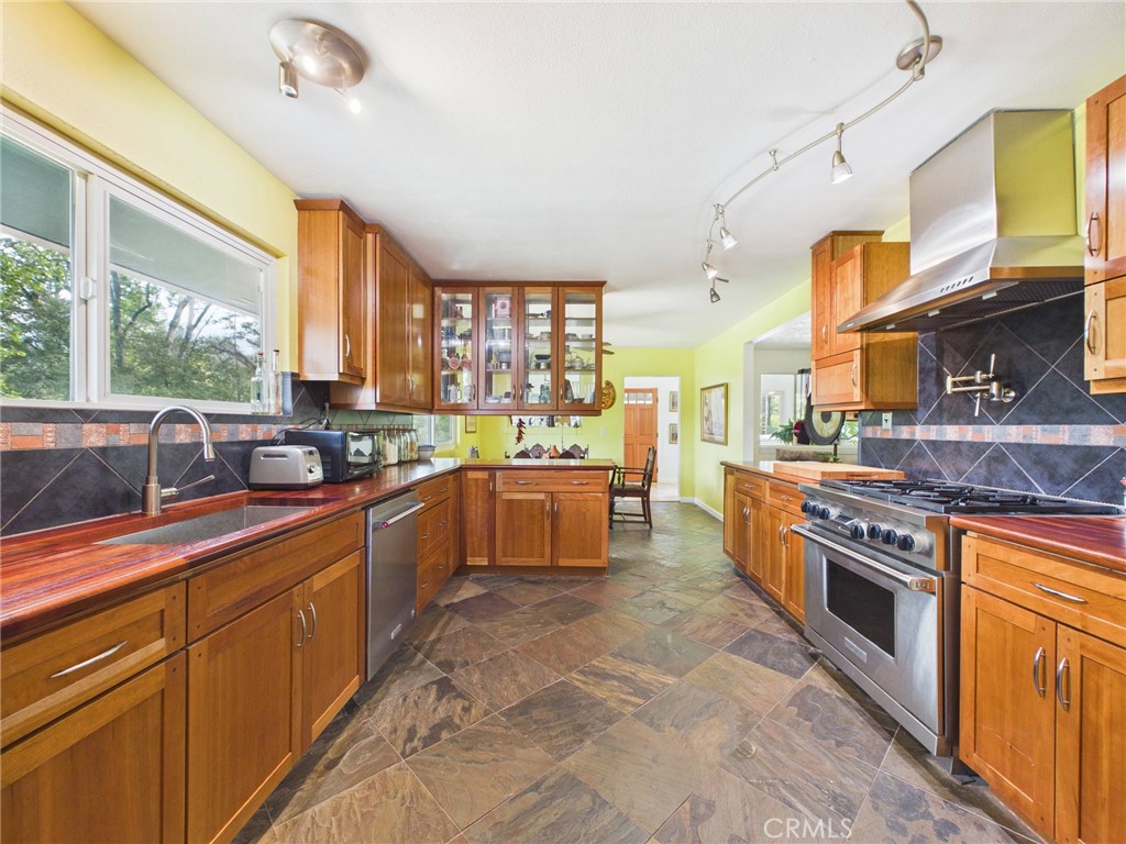 37777 China Creek Rd, Oakhurst, CA 93644