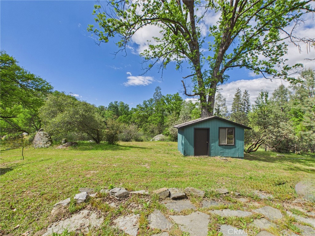 37777 China Creek Rd, Oakhurst, CA 93644