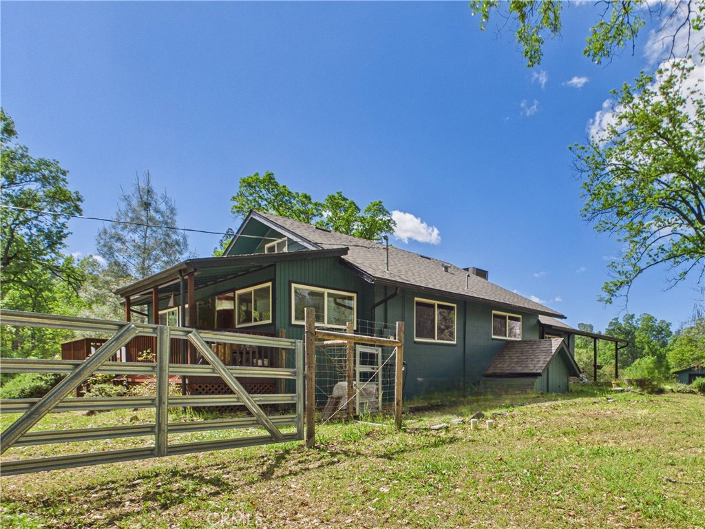 37777 China Creek Rd, Oakhurst, CA 93644