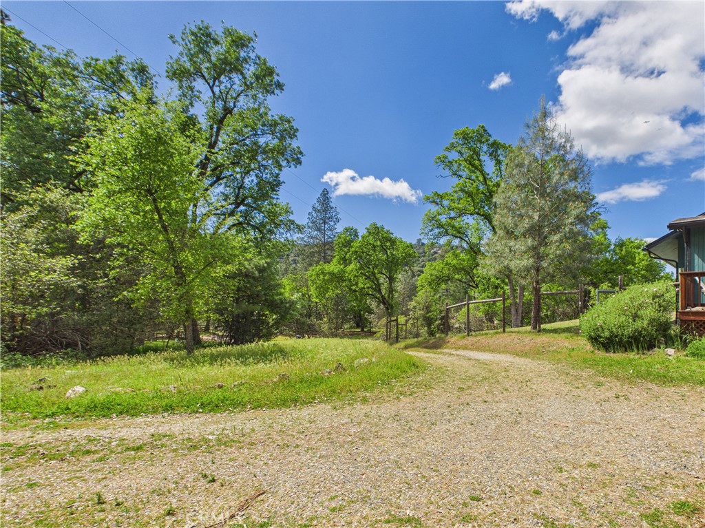 37777 China Creek Rd, Oakhurst, CA 93644