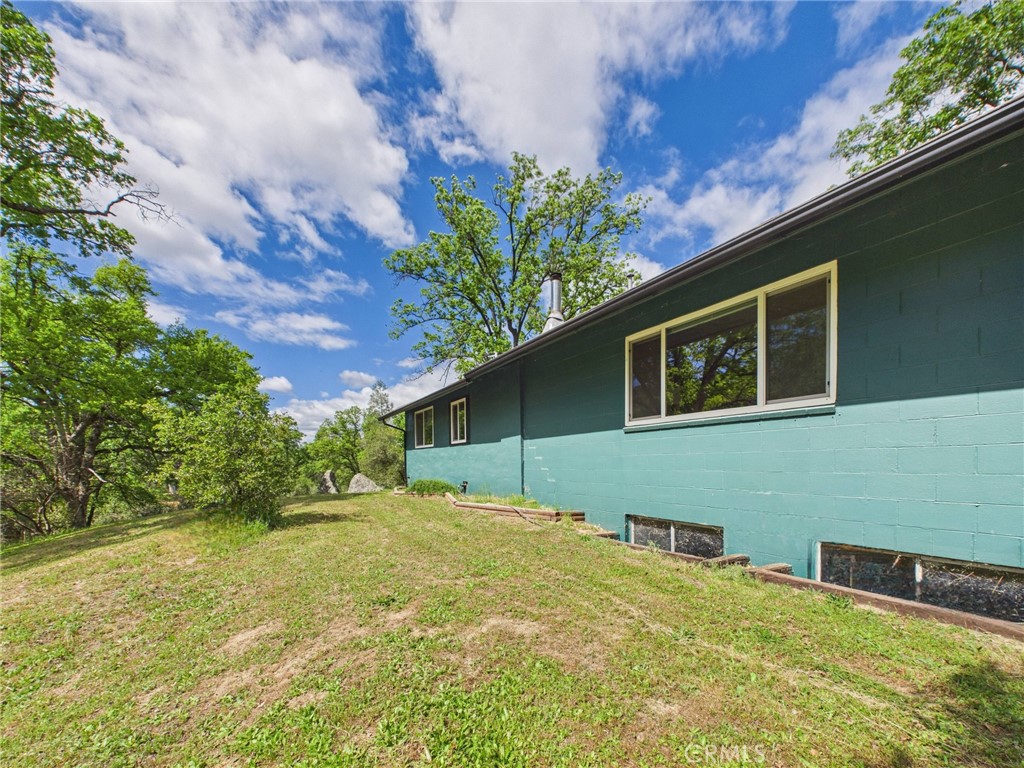 37777 China Creek Rd, Oakhurst, CA 93644