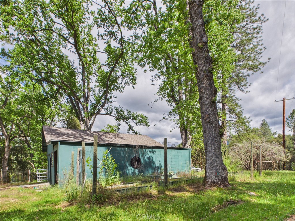 37777 China Creek Rd, Oakhurst, CA 93644