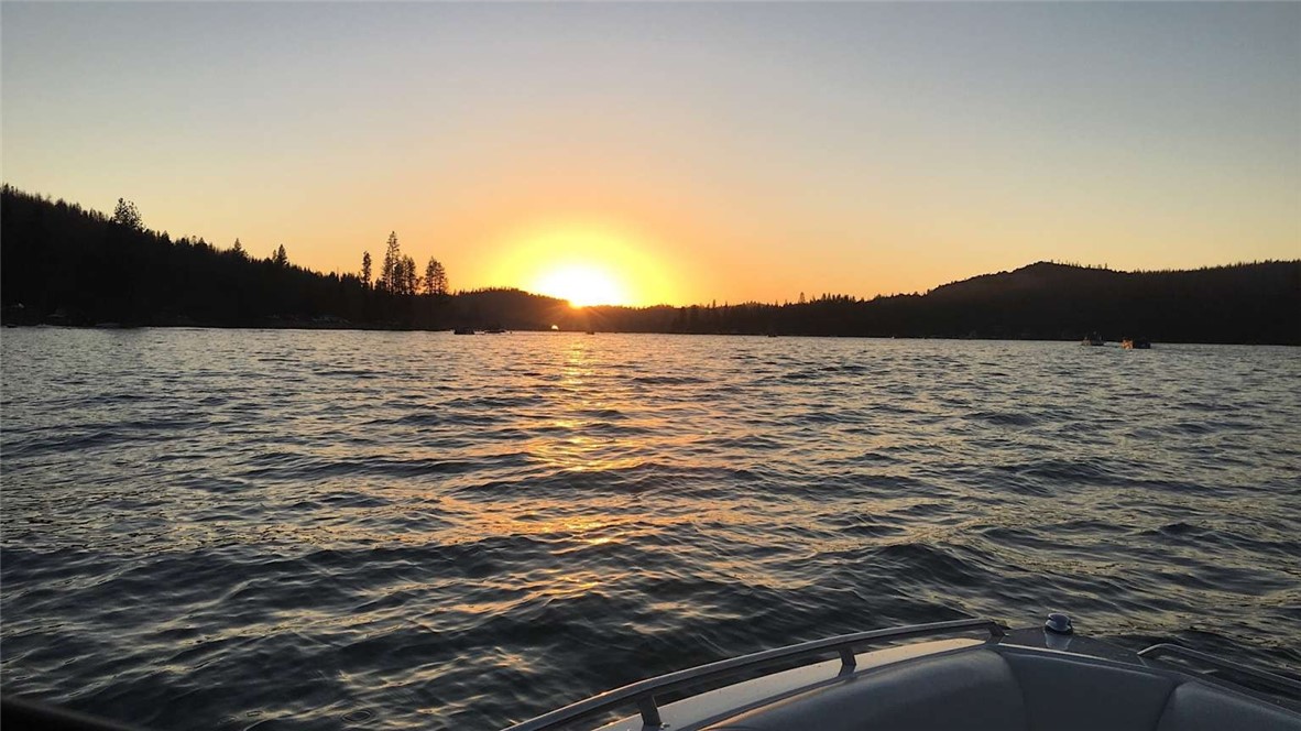 52854 Balsam Dr, Oakhurst, CA 93644