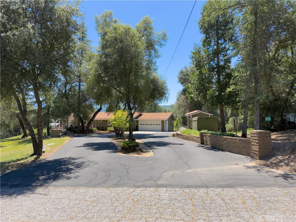 48910 Quail Dr, Oakhurst, CA 93644