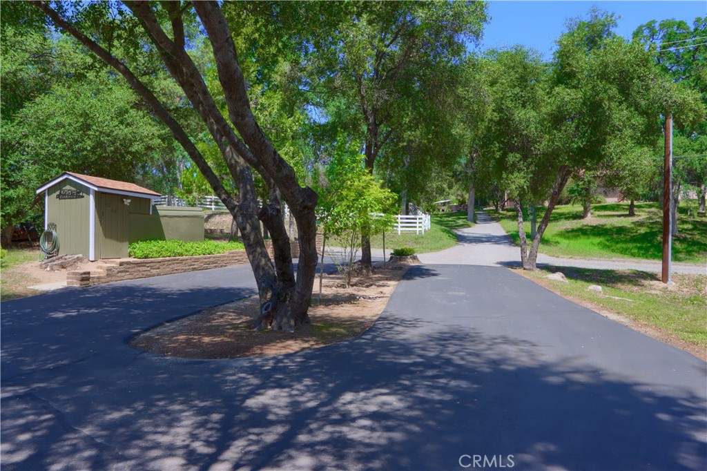 48910 Quail Dr, Oakhurst, CA 93644