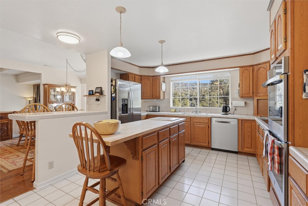 39309 Forest Park Ln, Oakhurst, CA 93644