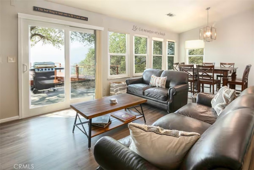 50616 Woodside Ln, Oakhurst, CA 93644