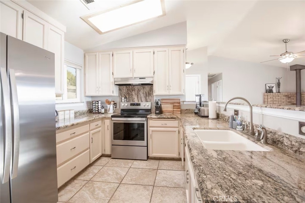 50616 Woodside Ln, Oakhurst, CA 93644