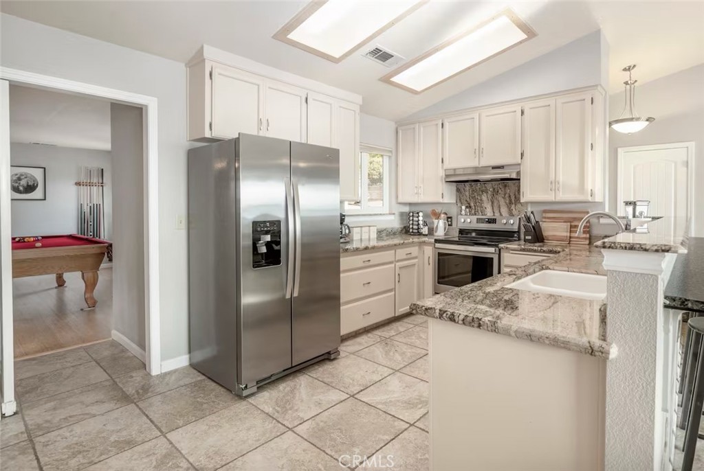 50616 Woodside Ln, Oakhurst, CA 93644