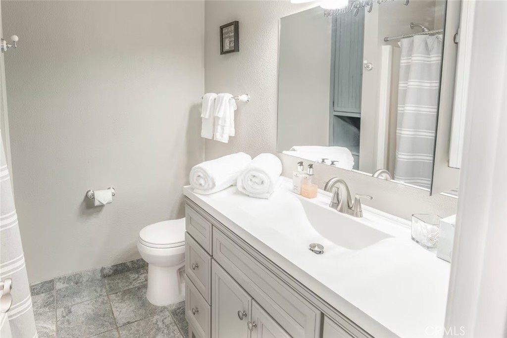50616 Woodside Ln, Oakhurst, CA 93644