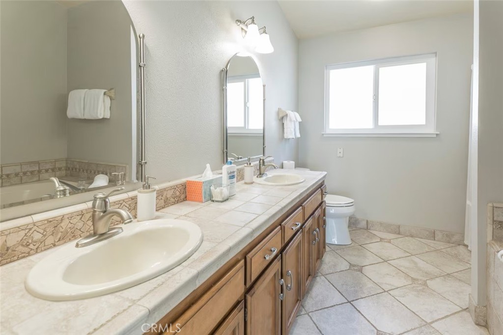 50616 Woodside Ln, Oakhurst, CA 93644