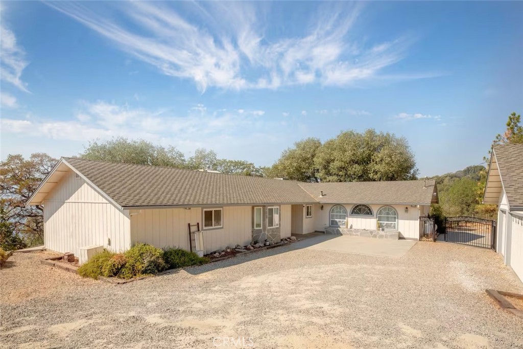 50616 Woodside Ln, Oakhurst, CA 93644