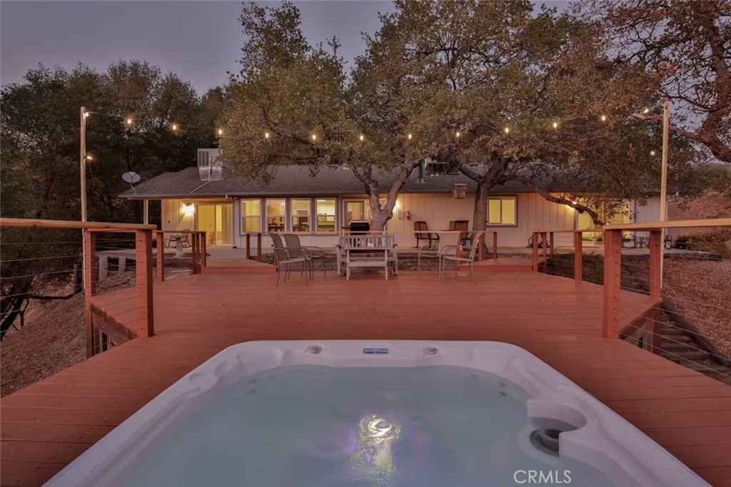50616 Woodside Ln, Oakhurst, CA 93644