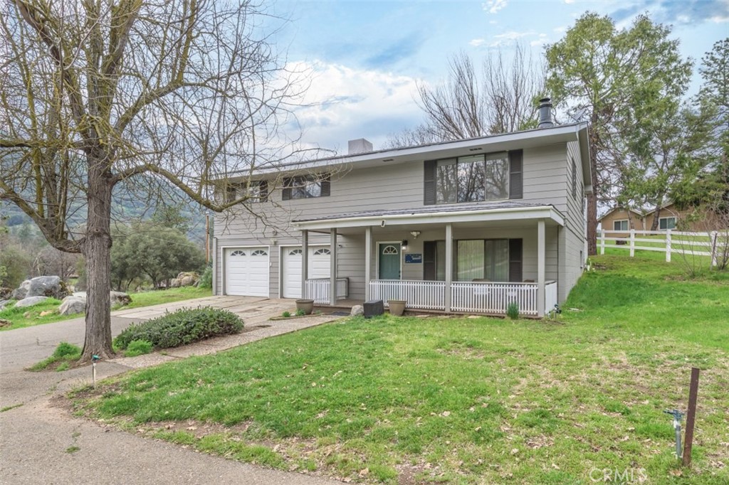 45221 Big Oak Ln, Oakhurst, CA 93644