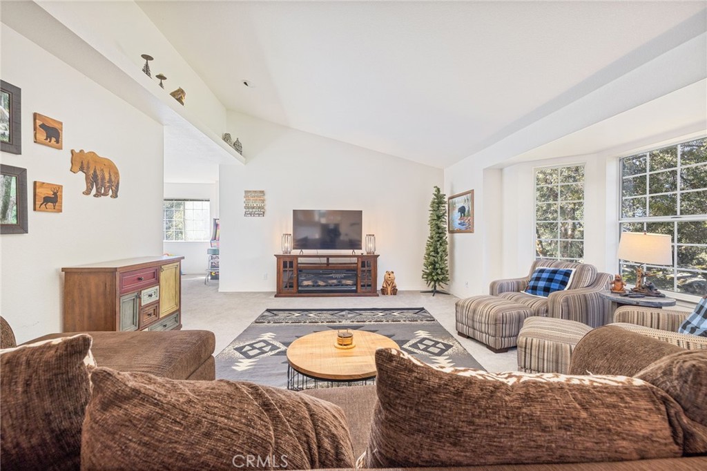 39301 Moonray Ln, Oakhurst, CA 93644