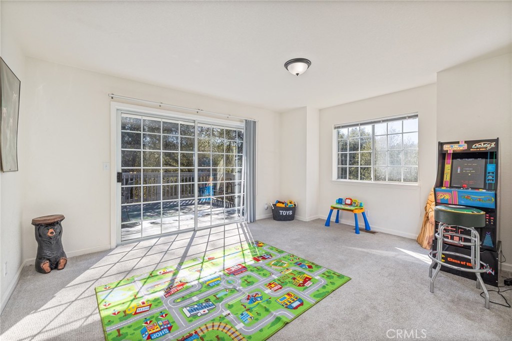 39301 Moonray Ln, Oakhurst, CA 93644