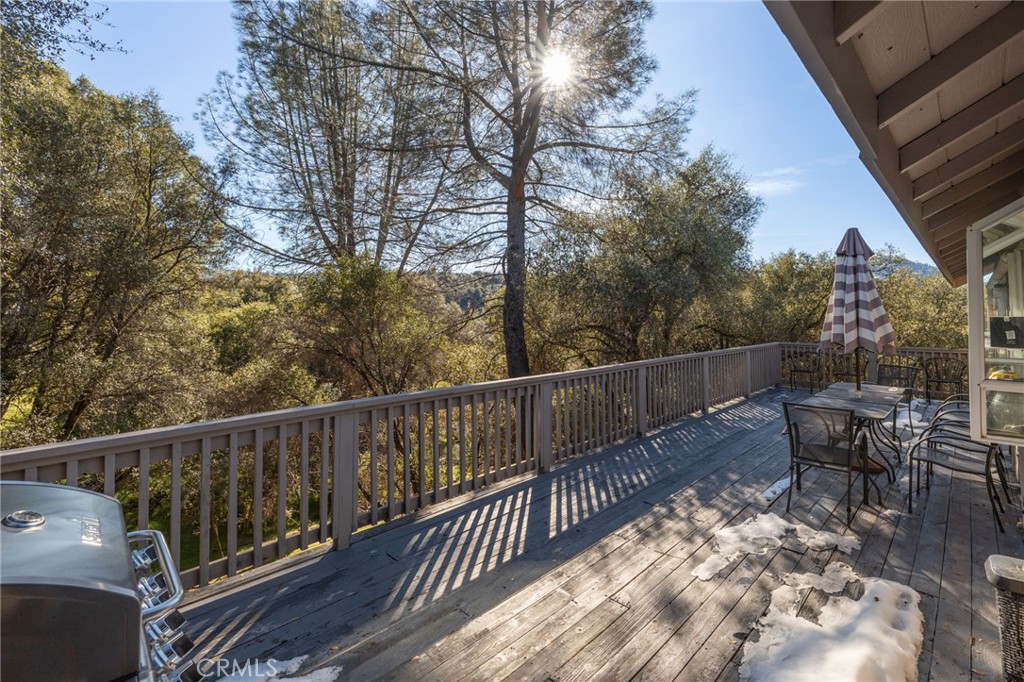 39301 Moonray Ln, Oakhurst, CA 93644