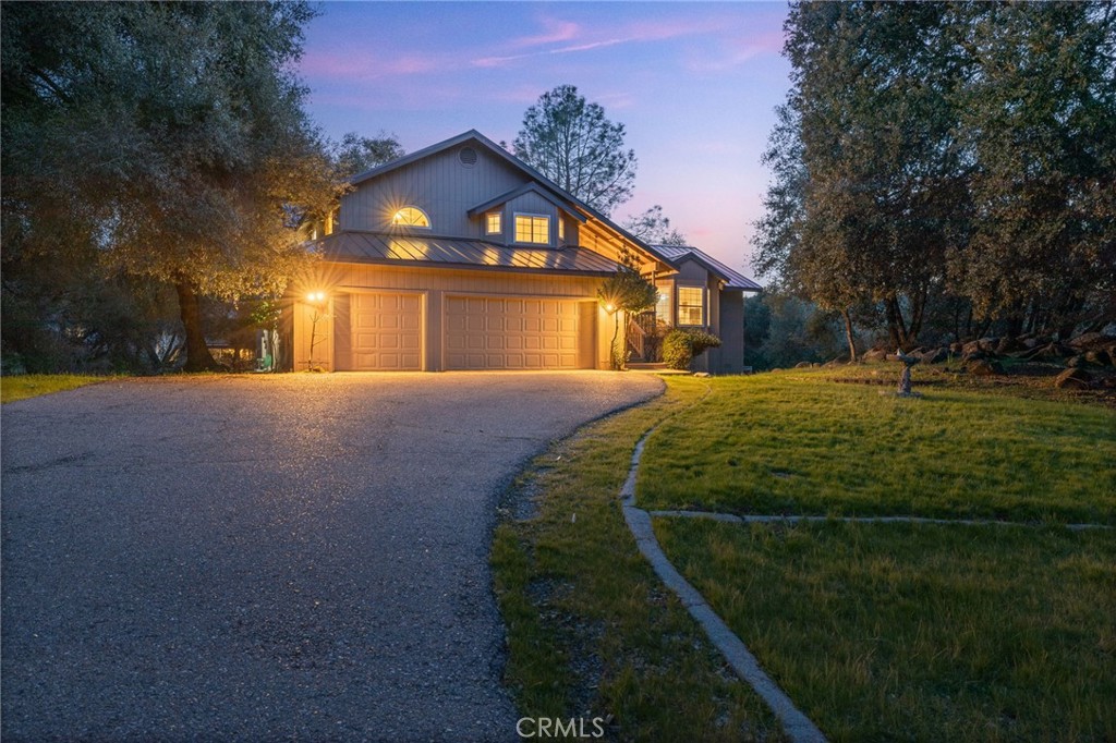 39301 Moonray Ln, Oakhurst, CA 93644