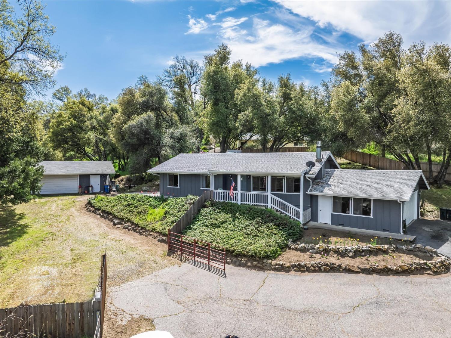 40879 GoldsideDr, Oakhurst, CA 93644
