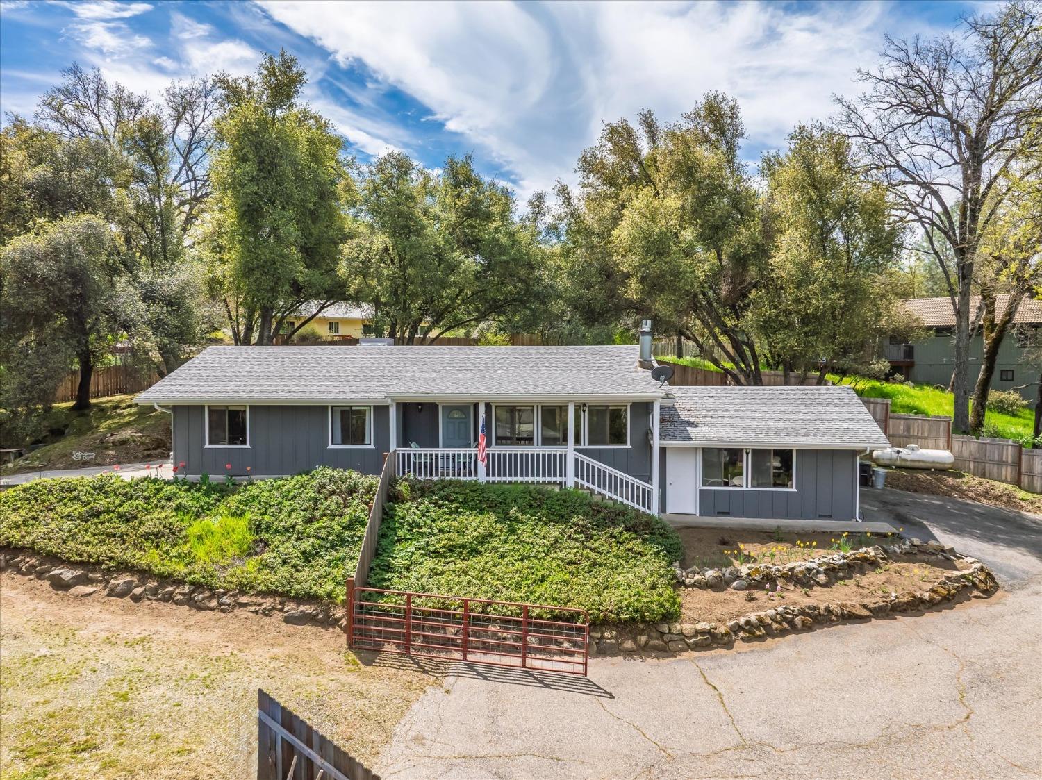 40879 GoldsideDr, Oakhurst, CA 93644